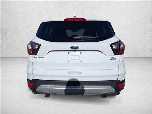 Oxford White 2017 Ford Escape SE