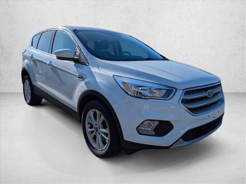 Oxford White 2017 Ford Escape SE
