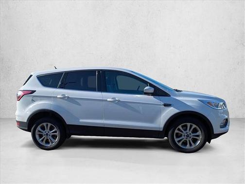 Oxford White 2017 Ford Escape SE