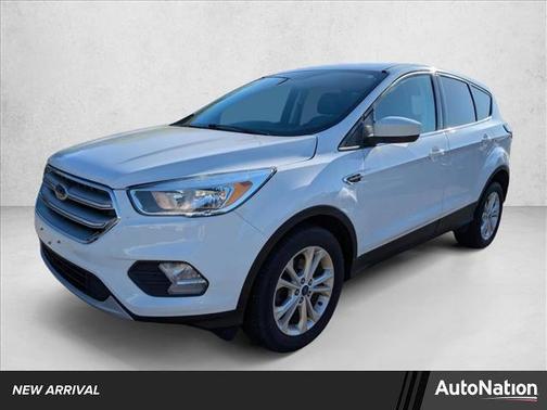 Oxford White 2017 Ford Escape SE