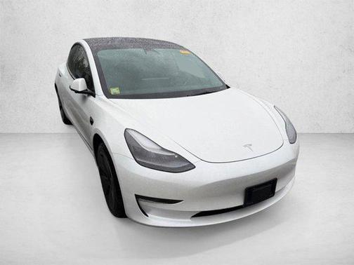 Pearl White Multi-Coat 2023 Tesla Model 3 Standard Range