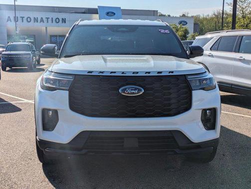 Star White Metallic Tri-Coat 2026 Ford Explorer ST-Line