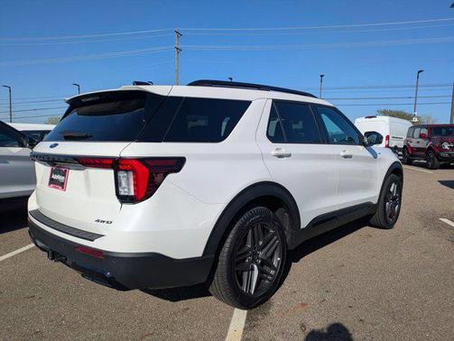 Star White Metallic Tri-Coat 2026 Ford Explorer ST-Line