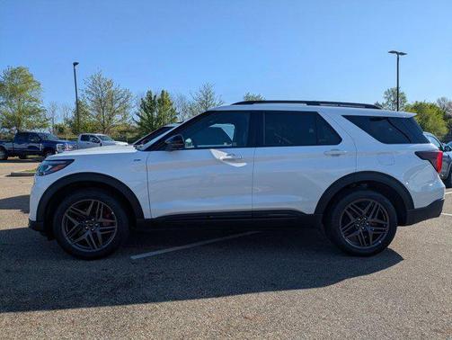 Star White Metallic Tri-Coat 2026 Ford Explorer ST-Line