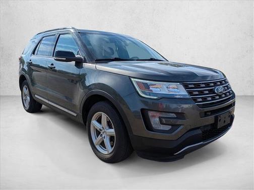 Magnetic Metallic 2017 Ford Explorer XLT