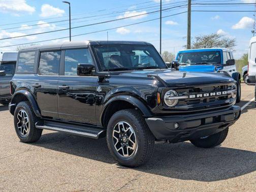 Shadow Black 2026 Ford Bronco Outer Banks