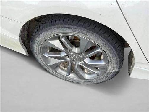 Platinum White Pearl 2018 Honda Accord LX