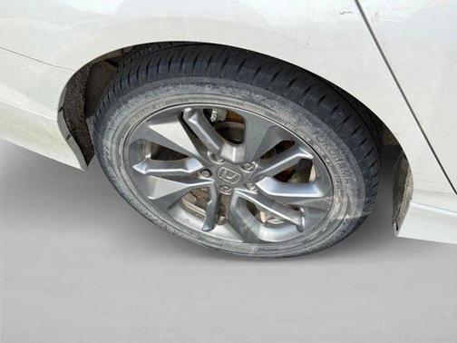 Platinum White Pearl 2018 Honda Accord LX