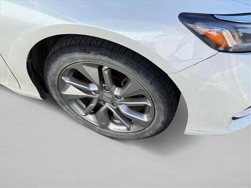 Platinum White Pearl 2018 Honda Accord LX