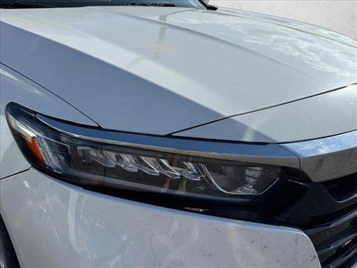 Platinum White Pearl 2018 Honda Accord LX
