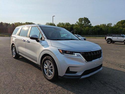 2023 Kia Carnival LX