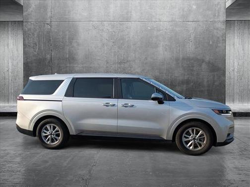 2023 Kia Carnival LX