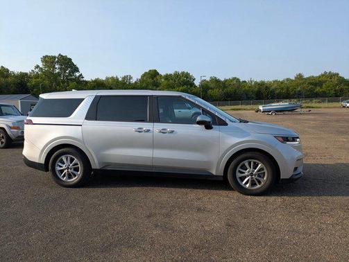 2023 Kia Carnival LX