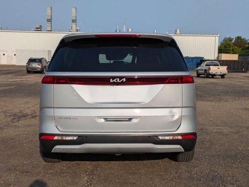 2023 Kia Carnival LX