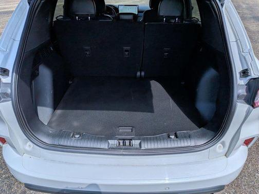 Star White Metallic Tri-Coat 2023 Ford Escape ST-Line