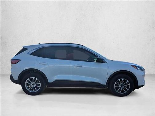 Star White Metallic Tri-Coat 2022 Ford Escape SE