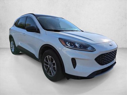 Star White Metallic Tri-Coat 2022 Ford Escape SE