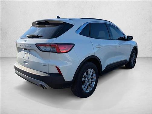 Star White Metallic Tri-Coat 2022 Ford Escape SE