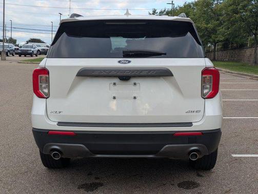 Star White Metallic Tri-Coat 2024 Ford Explorer XLT