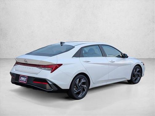 2025 Hyundai ELANTRA SEL