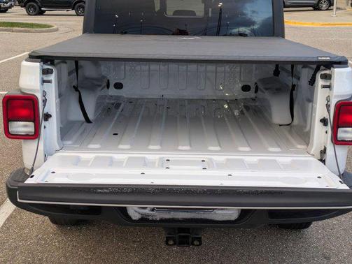 2022 Jeep Gladiator Sport S