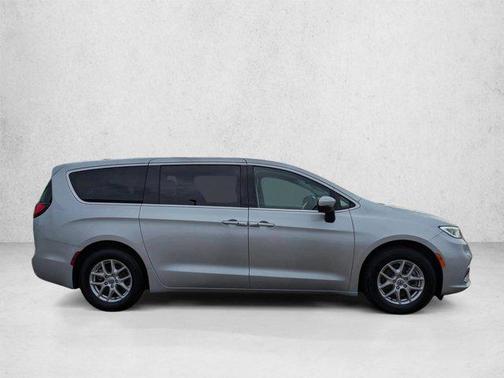 Silver Mist Clearcoat 2023 Chrysler Pacifica Touring L
