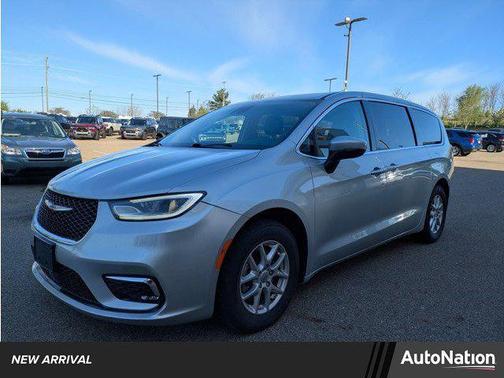 Silver Mist Clearcoat 2023 Chrysler Pacifica Touring L