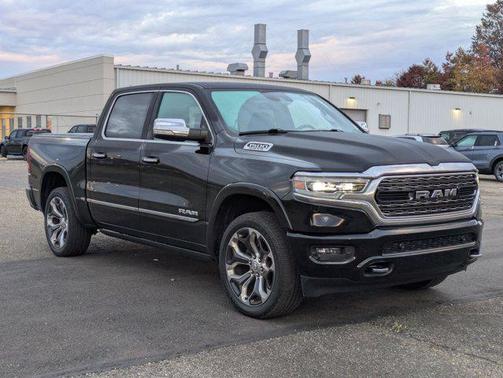 Diamond Black Crystal Pearlcoat 2019 RAM 1500 Limited