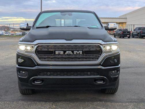 Diamond Black Crystal Pearlcoat 2019 RAM 1500 Limited