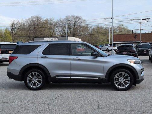 Iconic Silver Metallic 2022 Ford Explorer Limited