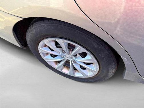 Creme Brulee Mica 2017 Toyota Camry LE