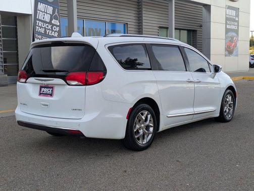 Bright White Clearcoat 2018 Chrysler Pacifica Limited