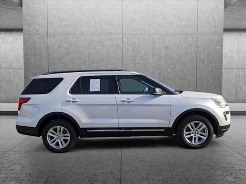 Photo 5 of 27 of 2019 Ford Explorer XLT