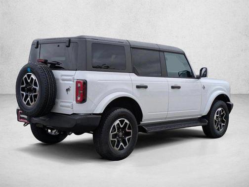Oxford White 2026 Ford Bronco Outer Banks