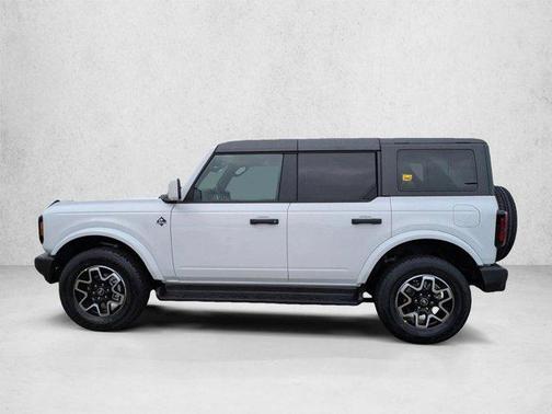 Oxford White 2026 Ford Bronco Outer Banks