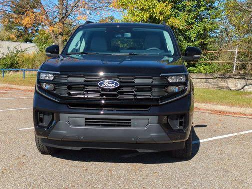 Agate Black Metallic 2027 Ford Expedition Max Active 4x4