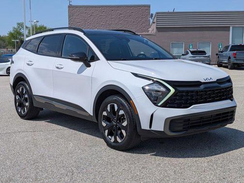 Glacial White Pearl 2023 Kia Sportage X-Line