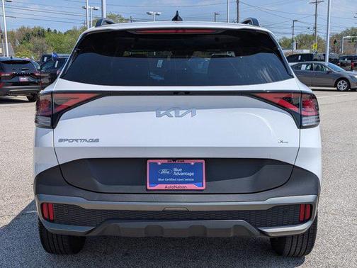 Glacial White Pearl 2023 Kia Sportage X-Line
