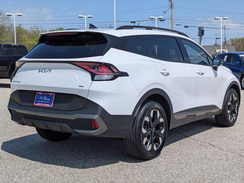 Glacial White Pearl 2023 Kia Sportage X-Line