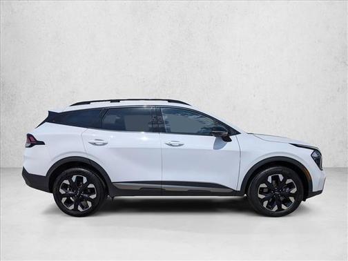 Glacial White Pearl 2023 Kia Sportage X-Line