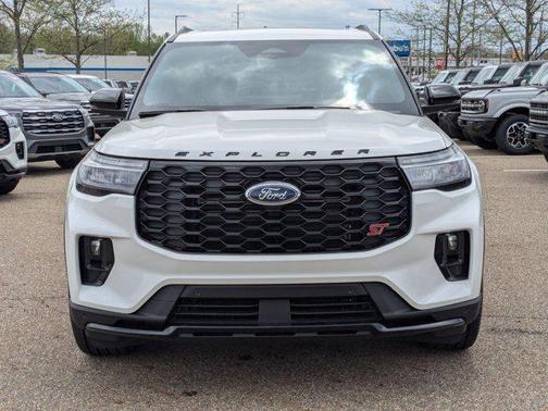 Star White Metallic Tri-Coat 2026 Ford Explorer ST