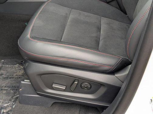 Star White Metallic Tri-Coat 2026 Ford Explorer ST