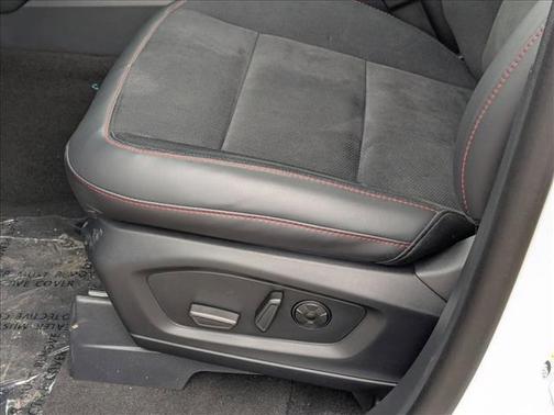 Star White Metallic Tri-Coat 2026 Ford Explorer ST