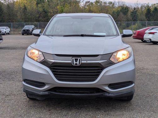 Lunar Silver Metallic 2018 Honda HR-V LX