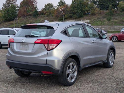 Lunar Silver Metallic 2018 Honda HR-V LX