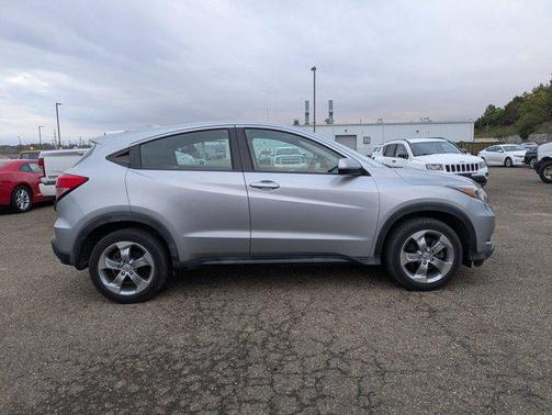 Lunar Silver Metallic 2018 Honda HR-V LX
