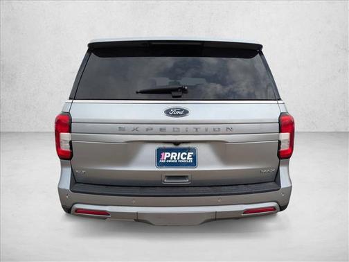 Iconic Silver Metallic 2024 Ford Expedition Max XLT