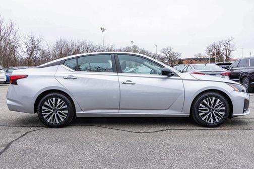 Brilliant Silver Metallic 2024 Nissan Altima 2.5 SV