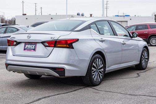 Brilliant Silver Metallic 2024 Nissan Altima 2.5 SV