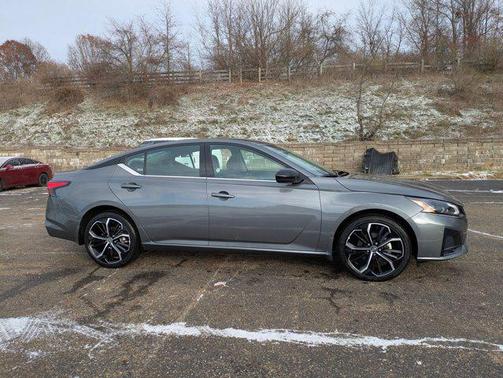 2025 Nissan Altima SR AWD